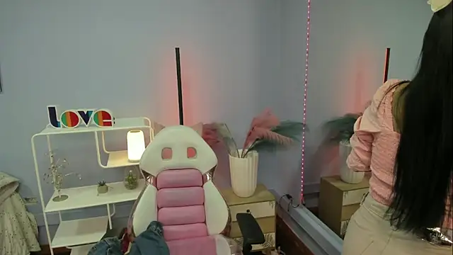 Rachel Wren online show from 07-17-26, 07:30