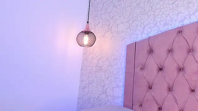 saraa joness  online show from 07-24-26, 07:45