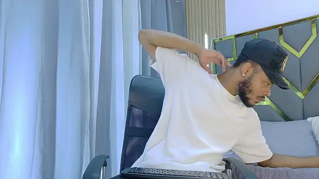 Oliver bigblack cock online show from 03-20-26, 08:14