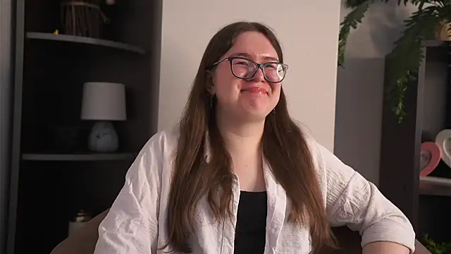 Snapshot of LinseyBellisario chatting on 03-15-26, 09:26 LinseyBellisario online show from 03-15-26, 09:26