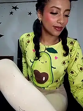 Snapshot of KattyBerryX chatting on 06-19-26, 05:50 KattyBerryX online show from 06-19-26, 05:50