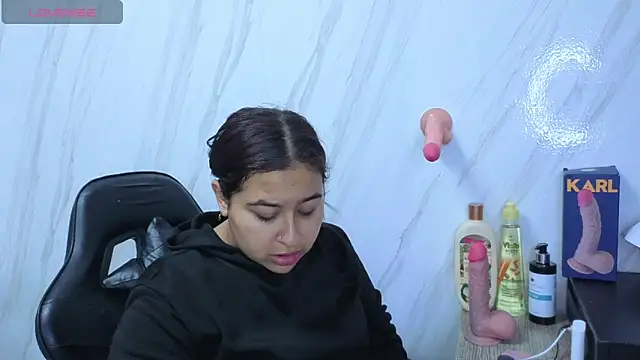 Lunafemme tf online show from 04-24-26, 03:20