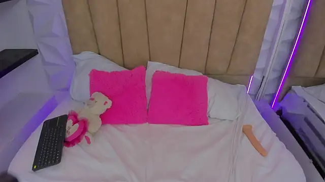 Amelie Fabulous  online show from 04-15-26, 07:58