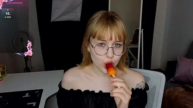 TheaQuill online show from 03-30-26, 01:45
