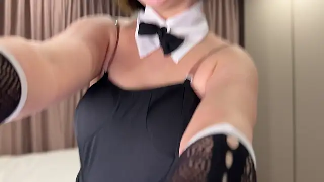 Snapshot of emilyy_xoxo chatting on 03-17-26, 02:27 emilyy xoxo online show from 03-17-26, 02:27