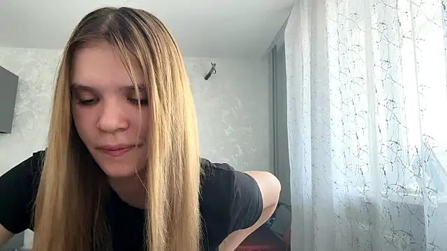 Snapshot of OlaTaulbee chatting on 03-15-26, 09:04 OlaTaulbee online show from 03-15-26, 09:04