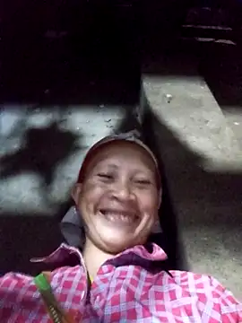 Snapshot of Heli_pusy chatting on 05-12-26, 12:57 Heli pusy online show from 05-12-26, 12:57