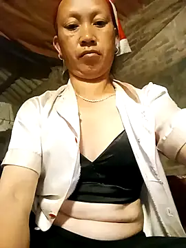 Snapshot of Heli_pusy chatting on 05-13-26, 05:32 Heli pusy online show from 05-13-26, 05:32