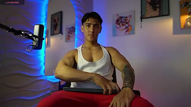 Snapshot of Tayler_Cross_ chatting on 03-15-26, 02:12 Tayler Cross online show from 03-15-26, 02:12