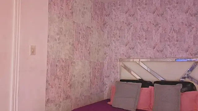 april summer  online show from 04-29-26, 07:53