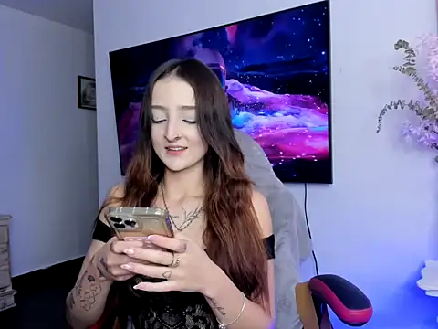 Lilyt Cooper online show from 04-27-26, 10:30