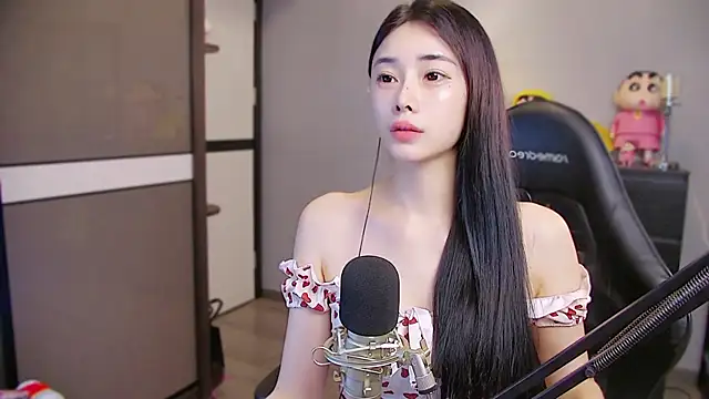 Snapshot of XiaoYuBao- chatting on 06-11-26, 02:11 XiaoYuBao- online show from 06-11-26, 02:11