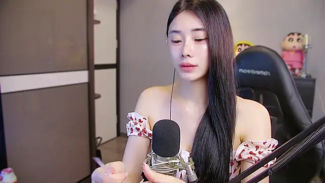 Snapshot of XiaoYuBao- chatting on 06-11-26, 02:53 XiaoYuBao- online show from 06-11-26, 02:53