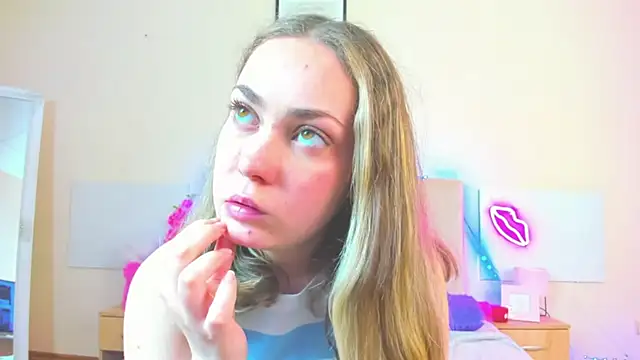 MelanieCuty online show from 05-06-26, 05:35