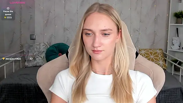 Sofiaa Adams online show from 03-18-26, 05:32