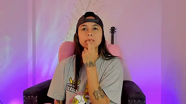 Snapshot of owenfoxx chatting on 05-22-26, 02:44 owenfoxx online show from 05-22-26, 02:44