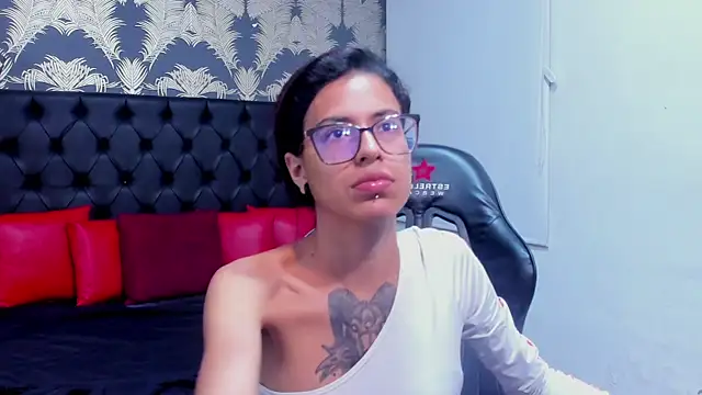Emily Lopera online show from 05-01-26, 03:16