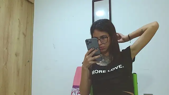 Emily Lopera online show from 05-30-26, 02:30