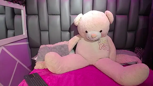 Snapshot of charlotte_ny chatting on 03-16-26, 01:37 charlotte ny online show from 03-16-26, 01:37