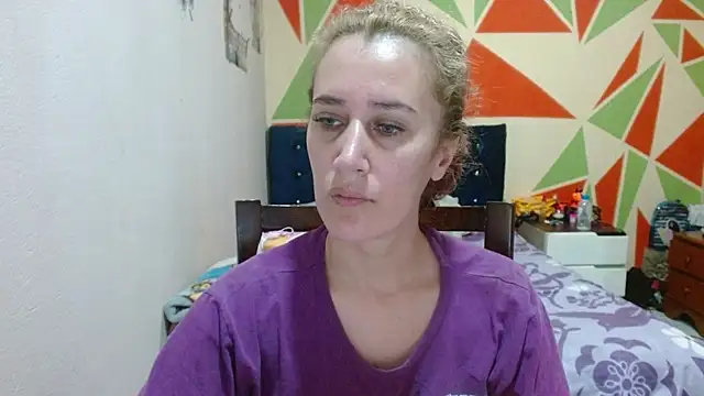 Snapshot of Mariam_wish chatting on 06-17-26, 04:19 Mariam wish online show from 06-17-26, 04:19