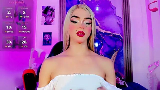 Snapshot of blonde_queen- chatting on 05-27-26, 07:22 blonde queen- online show from 05-27-26, 07:22