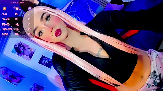 Snapshot of blonde_queen- chatting on 06-03-26, 07:30 blonde queen- online show from 06-03-26, 07:30