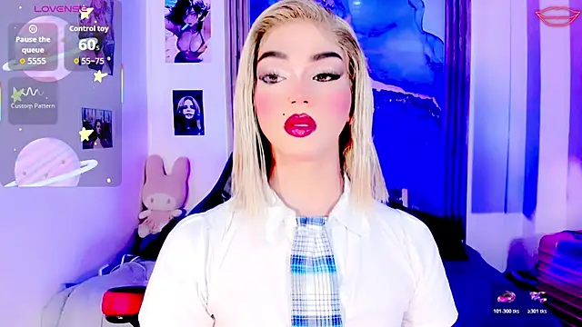 Snapshot of blonde_queen- chatting on 07-04-26, 03:24 blonde queen- online show from 07-04-26, 03:24