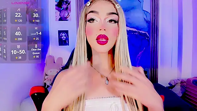 Snapshot of blonde_queen- chatting on 07-07-26, 07:23 blonde queen- online show from 07-07-26, 07:23