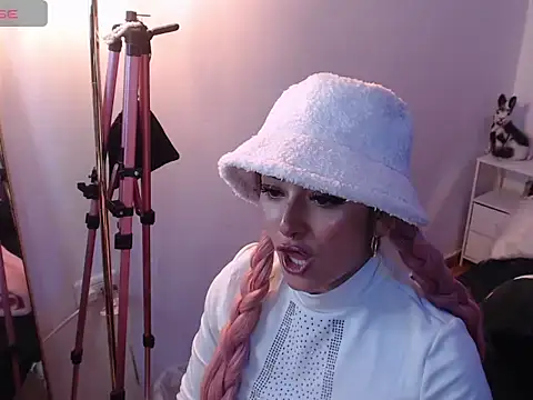 Snapshot of trinitych_ chatting on 03-25-26, 06:41 trinitych online show from 03-25-26, 06:41