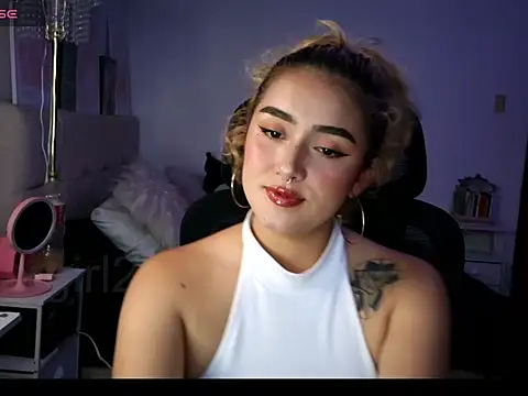 Snapshot of trinitych_ chatting on 04-15-26, 10:43 trinitych online show from 04-15-26, 10:43