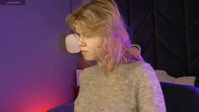 Snapshot of ElizabethVane chatting on 04-22-26, 05:43 ElizabethVane online show from 04-22-26, 05:43