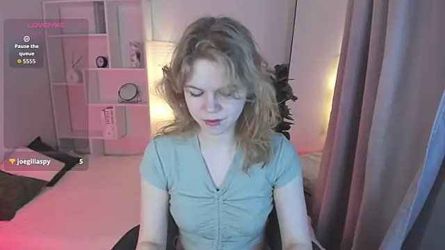 Snapshot of ElizabethVane chatting on 04-25-26, 05:43 ElizabethVane online show from 04-25-26, 05:43