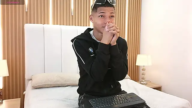 Snapshot of Kelvin_Josue chatting on 05-23-26, 08:13 Kelvin Josue online show from 05-23-26, 08:13