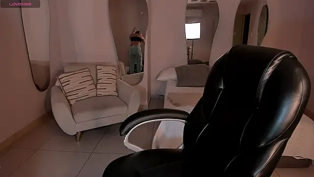 ArianaNova online show from 05-14-26, 03:02