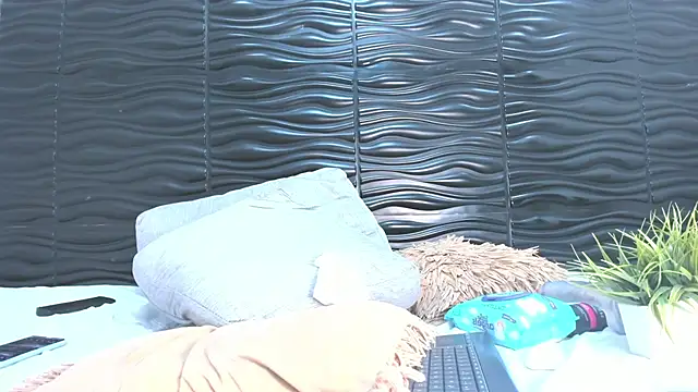 Katia Prince online show from 04-21-26, 02:51
