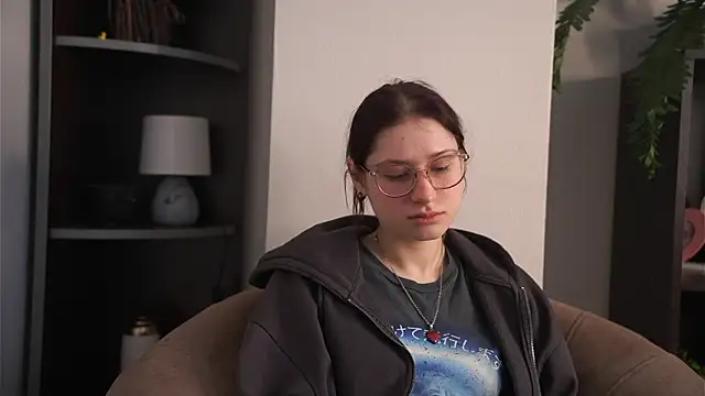 Snapshot of KaryLias chatting on 03-16-26, 05:44 KaryLias online show from 03-16-26, 05:44