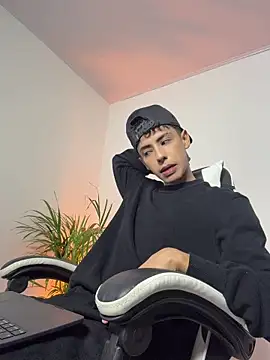 Snapshot of SebastianReed_ chatting on 06-19-26, 05:23 SebastianReed online show from 06-19-26, 05:23