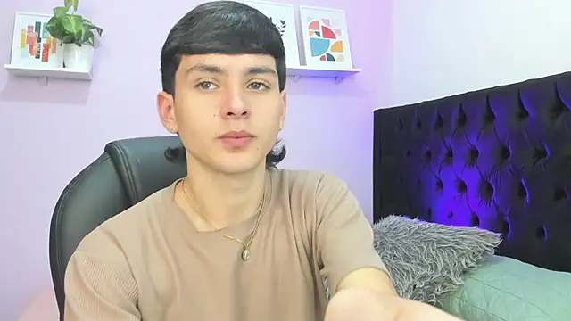 Andrew restrepoo online show from 06-16-26, 03:47