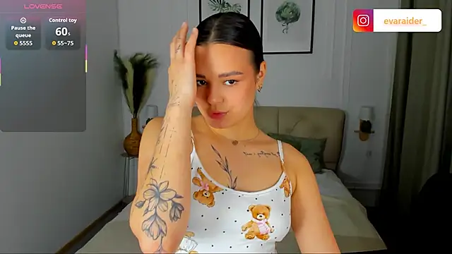 EvaRaider online show from 04-22-26, 01:56