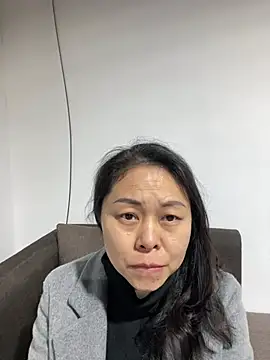 Snapshot of lili338 chatting on 03-15-26, 10:43 lili338 online show from 03-15-26, 10:43