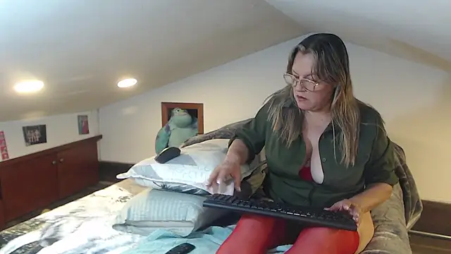 Snapshot of Malu_617 chatting on 03-28-26, 12:54 Malu 617 online show from 03-28-26, 12:54