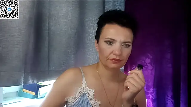 HotMamaQueen234 online show from 07-16-26, 12:22