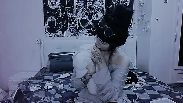 Snapshot of AllisonDeetz chatting on 05-11-26, 04:37 AllisonDeetz online show from 05-11-26, 04:37
