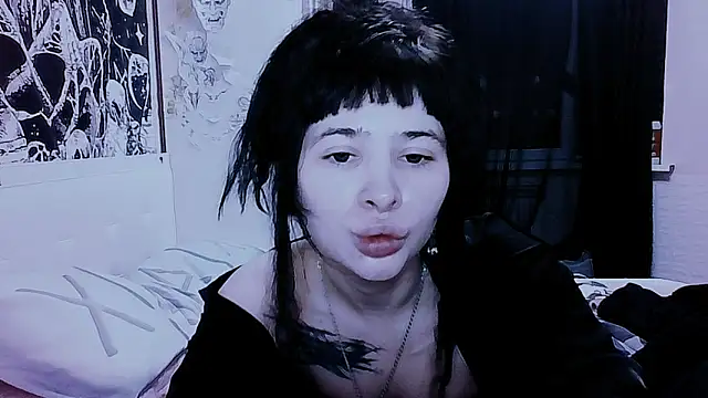Snapshot of AllisonDeetz chatting on 06-13-26, 07:01 AllisonDeetz online show from 06-13-26, 07:01