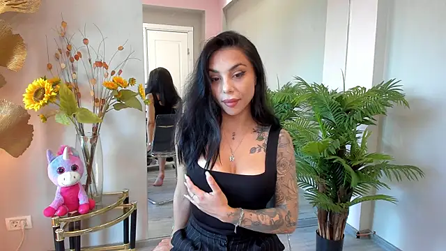 Snapshot of MissSiennaa chatting on 06-11-26, 06:11 MissSiennaa online show from 06-11-26, 06:11