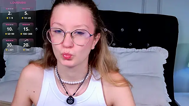 AmelieViolet online show from 05-20-26, 03:34