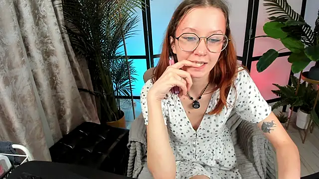 AmelieViolet online show from 06-25-26, 05:12