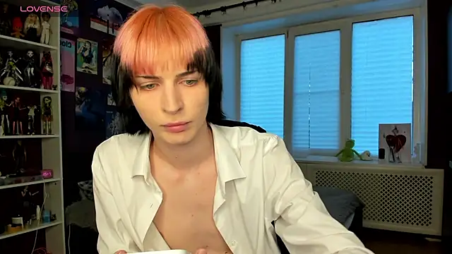 Snapshot of sweet_peach___ chatting on 05-17-26, 06:26 sweet peach online show from 05-17-26, 06:26