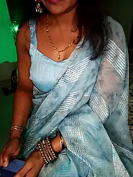 Snapshot of mayakapoor880 chatting on 05-17-26, 06:48 mayakapoor880 online show from 05-17-26, 06:48