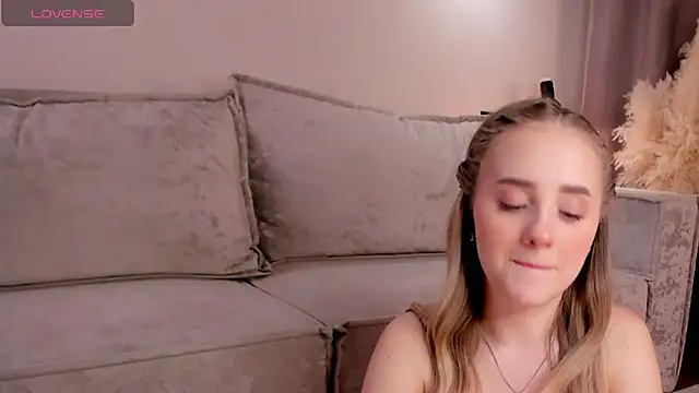 AmilyMoore online show from 03-31-26, 01:44